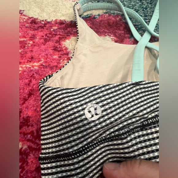 Lululemon Sports Bra - No Pads - Size 8 - Picture 3 of 4